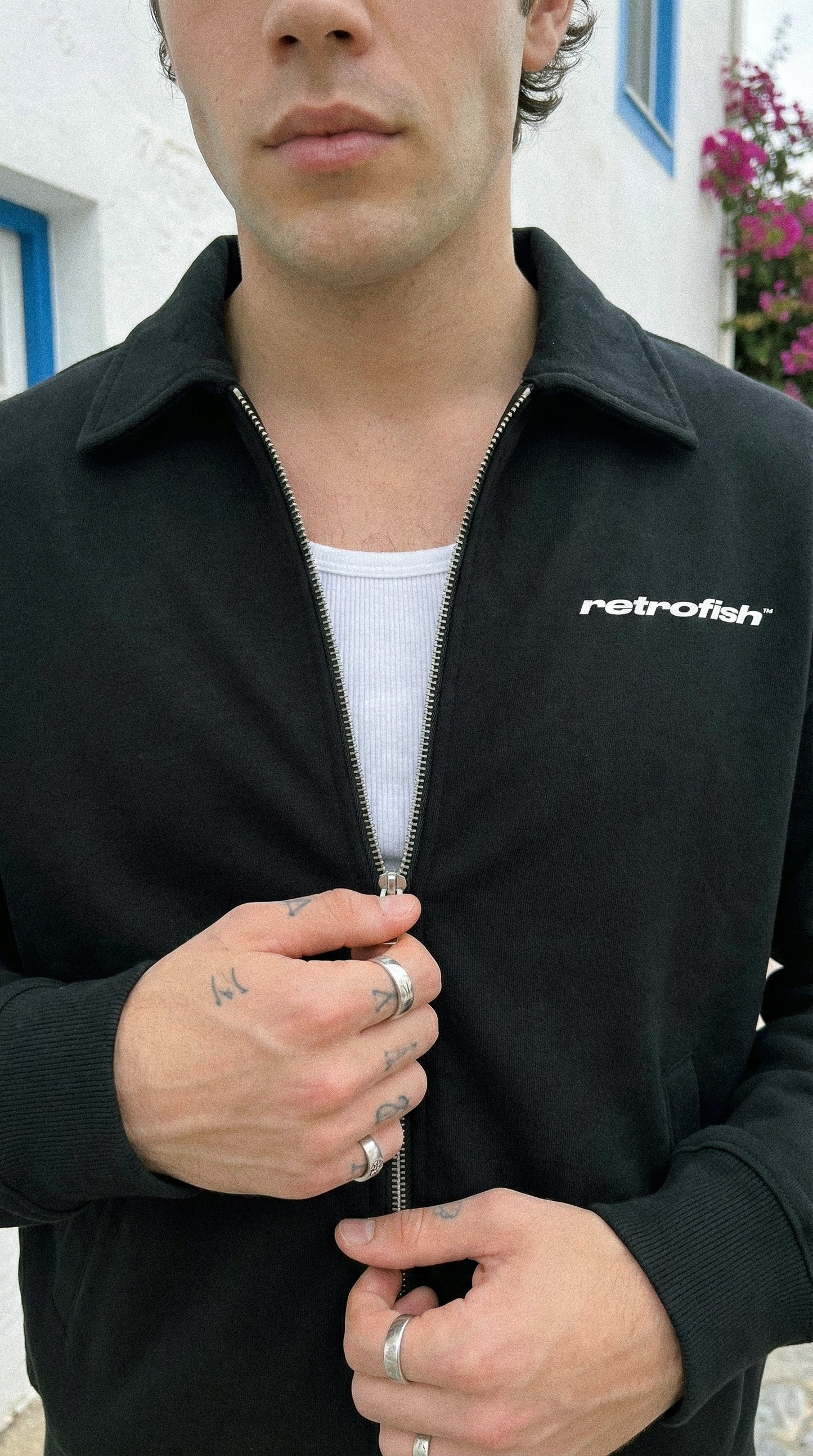 Buzo Zipper Negro Con Cuello