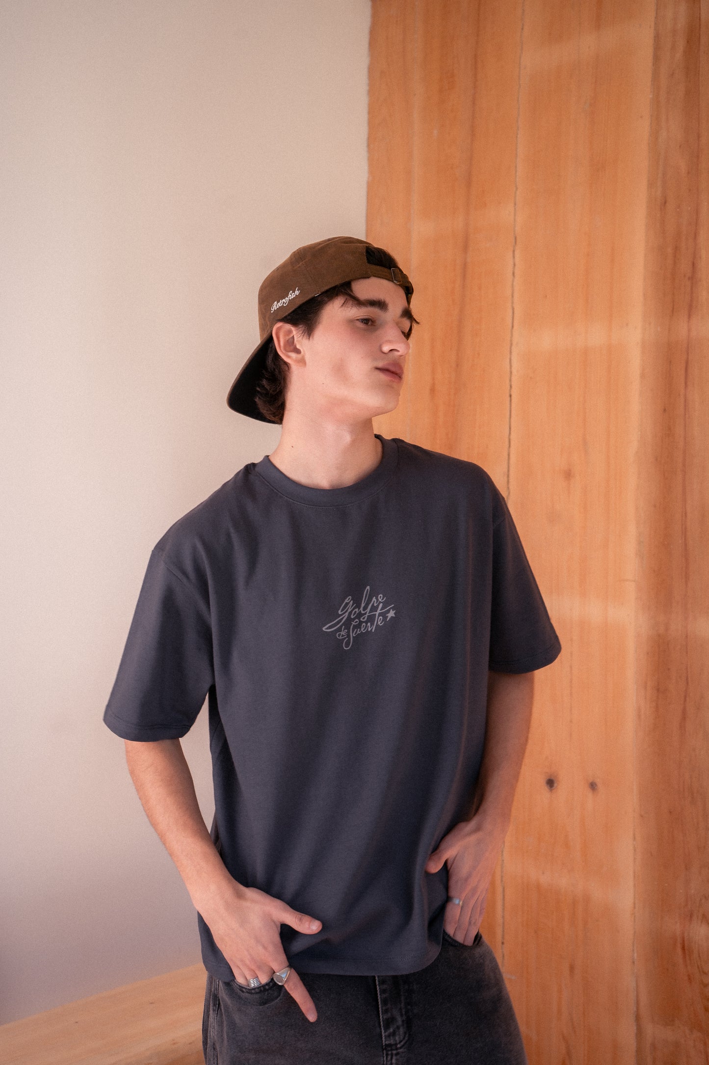 Remera Golpe de Suerte Gris