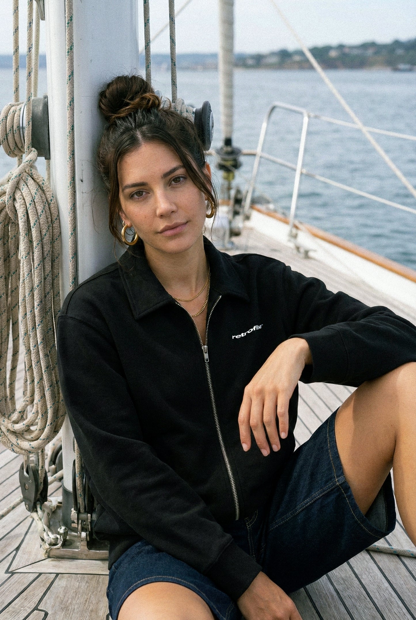 Buzo Zipper Negro Con Cuello