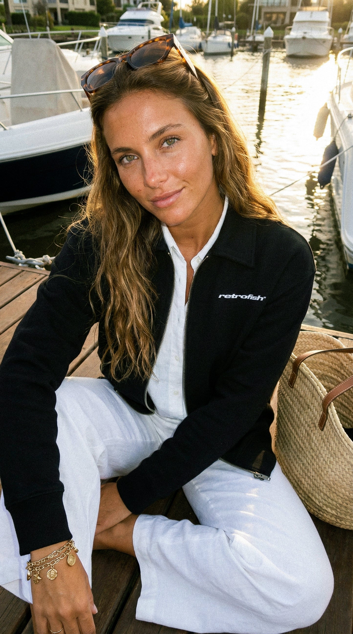 Buzo Zipper Negro Con Cuello