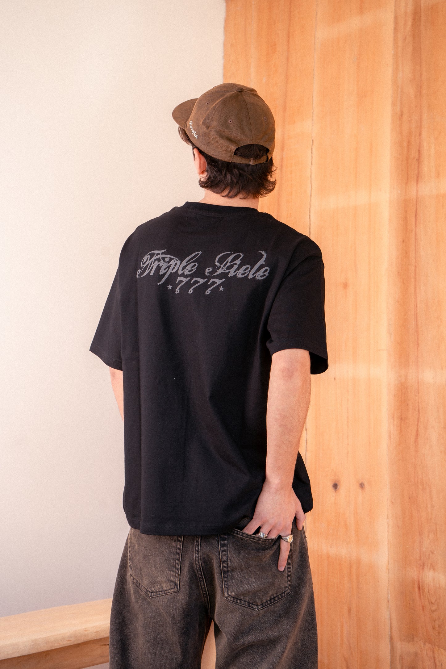 Remera Triple Siete Negra
